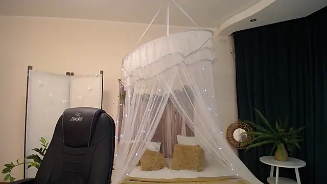 Snapshot of CloudGrace chatting on March 17, 2025, 12:21 am CloudGrace online show from March 17, 2025, 12:21 am