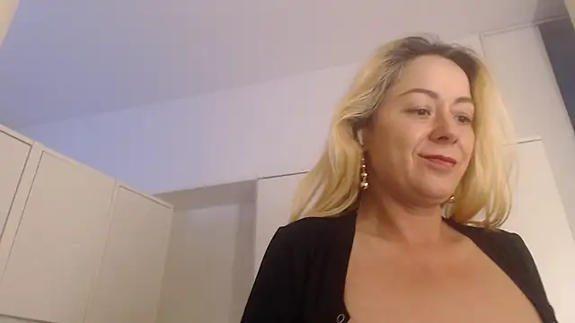 Snapshot of spell_of_love chatting on February 10, 2026, 1:32 pm spell of love online show from February 10, 2026, 1:32 pm