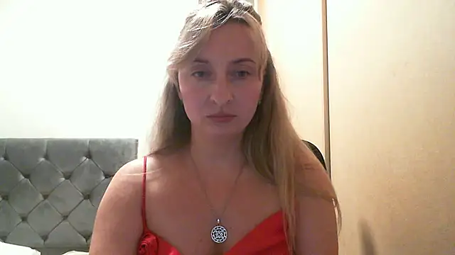 SusanCurt online show from November 7, 2025, 7:40 pm