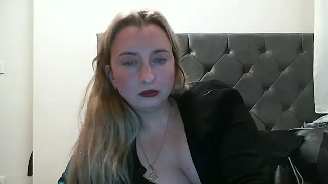 SusanCurt online show from October 30, 2025, 7:11 pm