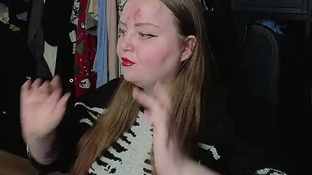 EMMA  CONNOR online show from December 5, 2025, 9:01 pm