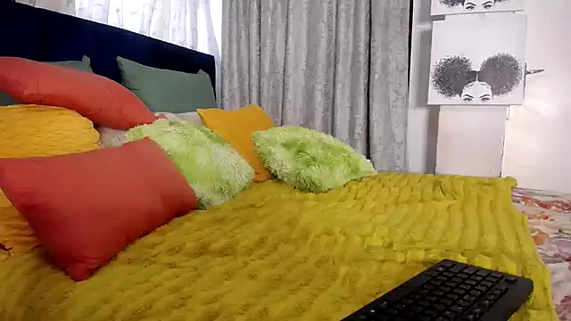 Snapshot of crystalbxx chatting on October 27, 2025, 3:57 pm crystalbxx online show from October 27, 2025, 3:57 pm