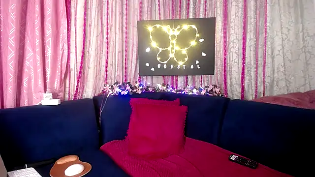 crystalbxx online show from March 19, 2026, 5:24 pm