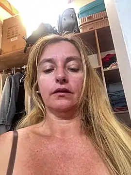 moniquerainx online show from March 13, 2026, 3:17 pm