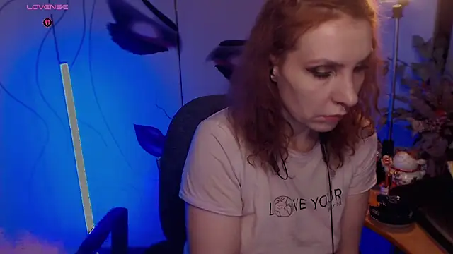 JohansonKatie online show from December 17, 2025, 1:54 am