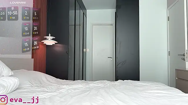 Snapshot of Eva_JJ chatting on February 14, 2026, 2:45 am Eva JJ online show from February 14, 2026, 2:45 am