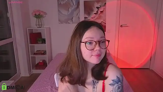 Snapshot of MilenaSaint chatting on November 3, 2025, 4:28 am MilenaSaint online show from November 3, 2025, 4:28 am