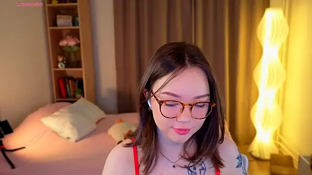 Snapshot of MilenaSaint chatting on February 14, 2026, 3:40 am MilenaSaint online show from February 14, 2026, 3:40 am