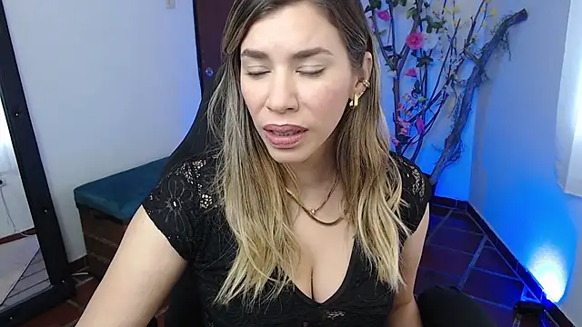 Snapshot of ms_sofia_x chatting on September 23, 2025, 4:25 pm ms sofia x online show from September 23, 2025, 4:25 pm