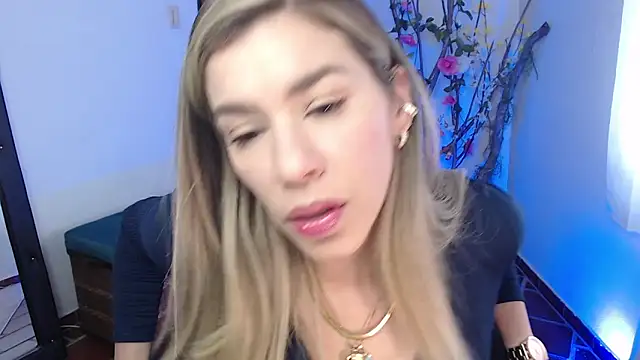 Snapshot of ms_sofia_x chatting on October 27, 2025, 5:25 pm ms sofia x online show from October 27, 2025, 5:25 pm