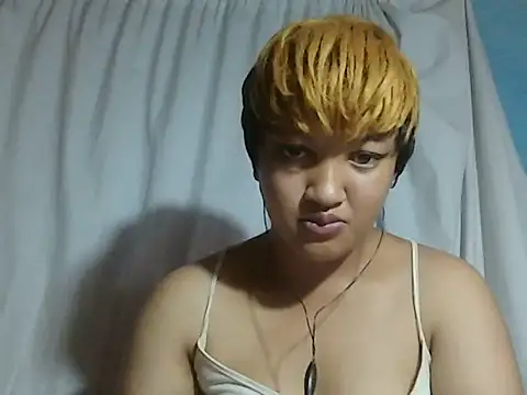 Snapshot of AVRILA chatting on December 1, 2025, 6:03 am AVRILA online show from December 1, 2025, 6:03 am