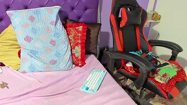 Snapshot of Margoth_clain chatting on December 22, 2025, 2:44 am Margoth clain online show from December 22, 2025, 2:44 am