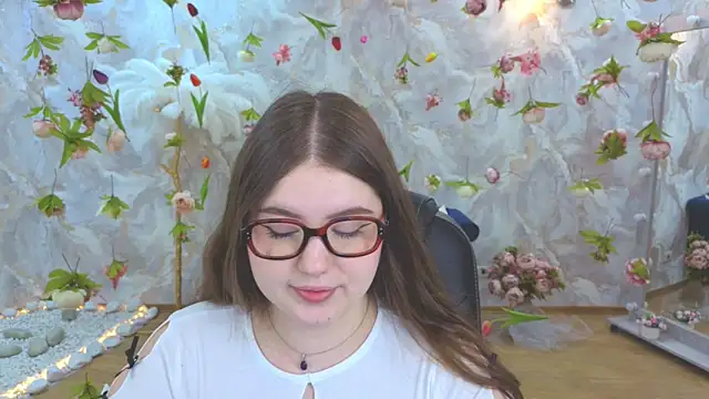 NicoleFoxery online show from April 12, 2026, 7:28 pm