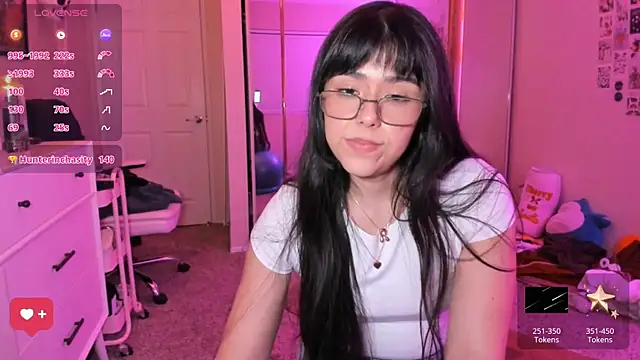 Evie-Luna online show from April 17, 2026, 4:15 am