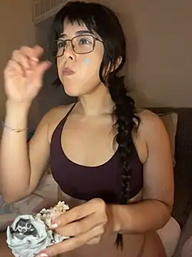 Evie-Luna online show from April 3, 2026, 2:07 am