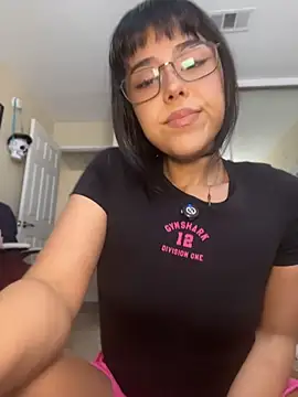 Snapshot of Evie-Luna chatting on June 26, 2026, 10:04 pm Evie-Luna online show from June 26, 2026, 10:04 pm