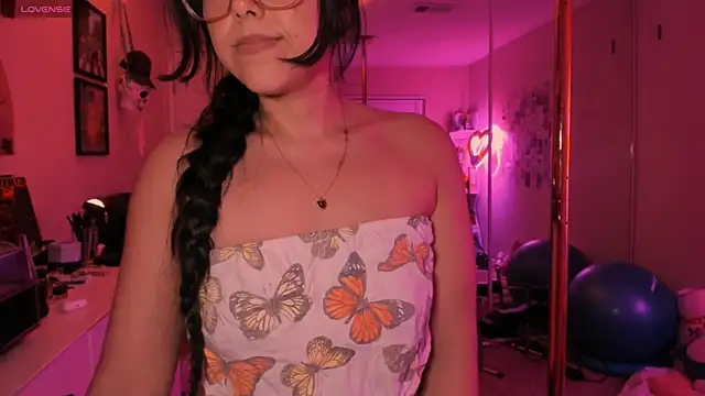 Evie-Luna online show from March 27, 2026, 4:10 am