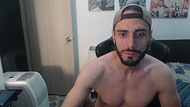 Snapshot of samuelgarcia_ chatting on March 9, 2025, 10:41 am samuelgarcia  online show from March 9, 2025, 10:41 am