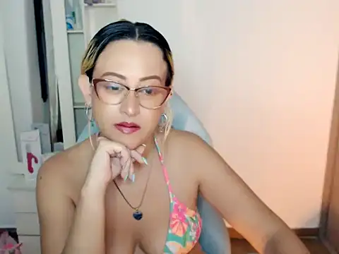 BOREAL MOON online show from December 22, 2025, 11:49 pm