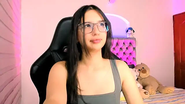 Snapshot of Luniverse chatting on November 27, 2025, 10:32 pm Luniverse online show from November 27, 2025, 10:32 pm