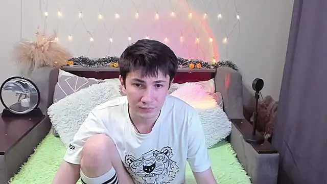 Snapshot of Yumi_steve chatting on October 30, 2025, 8:12 am Yumi steve online show from October 30, 2025, 8:12 am