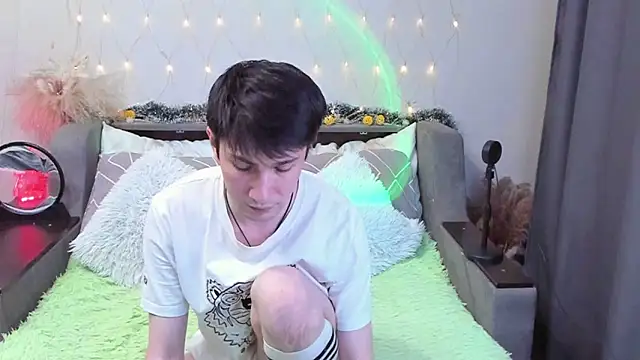 Snapshot of Yumi_steve chatting on November 18, 2025, 4:43 pm Yumi steve online show from November 18, 2025, 4:43 pm