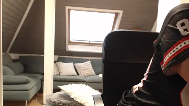 Snapshot of KimMitchelli chatting on November 10, 2025, 8:30 am KimMitchelli online show from November 10, 2025, 8:30 am