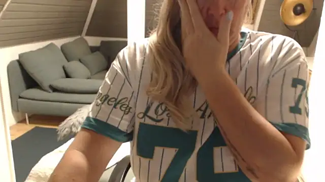 Snapshot of KimMitchelli chatting on November 19, 2025, 5:07 am KimMitchelli online show from November 19, 2025, 5:07 am