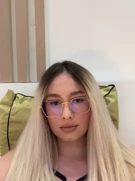 Snapshot of mollyxxx chatting on December 5, 2025, 3:05 am mollyxxx online show from December 5, 2025, 3:05 am