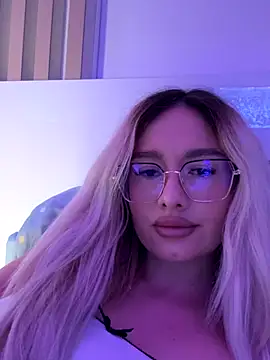 Snapshot of mollyxxx chatting on October 28, 2025, 6:34 am mollyxxx online show from October 28, 2025, 6:34 am