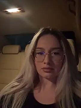 mollyxxx online show from April 3, 2026, 11:44 pm