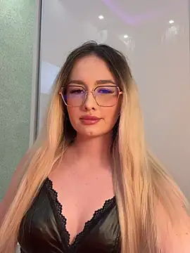 mollyxxx online show from March 2, 2026, 1:06 am