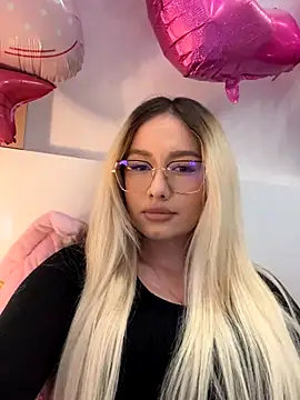 Snapshot of mollyxxx chatting on November 27, 2025, 4:24 am mollyxxx online show from November 27, 2025, 4:24 am