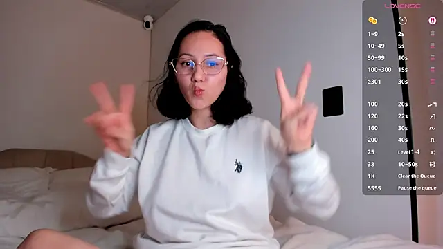 Anyi 1 online show from April 13, 2026, 3:10 am