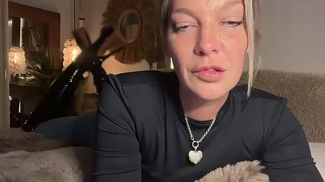 Snapshot of cyberchickie_maria chatting on January 18, 2025, 8:51 pm cyberchickie maria online show from January 18, 2025, 8:51 pm