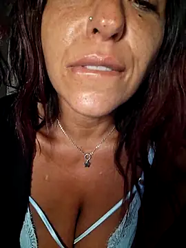 Snapshot of allyson22andy chatting on November 11, 2025, 9:42 pm allyson22andy online show from November 11, 2025, 9:42 pm