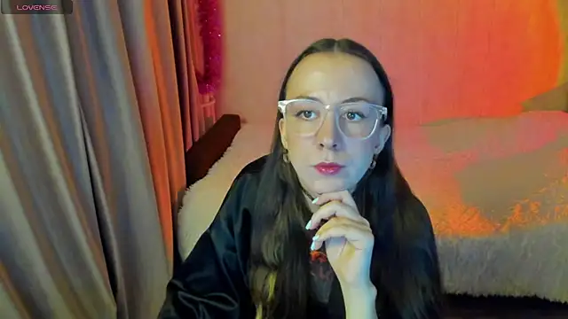 CurlySteph online show from November 8, 2025, 4:54 pm