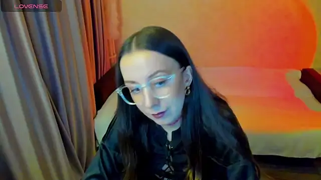 CurlySteph online show from April 4, 2026, 4:35 pm