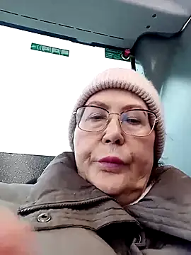 Hottie-Mom online show from February 12, 2026, 10:48 am