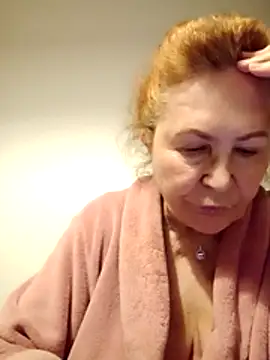 Hottie-Mom online show from April 7, 2026, 8:32 pm