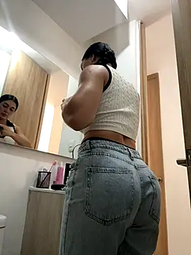 LaanaCooper online show from October 21, 2025, 4:17 pm
