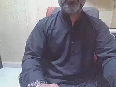 hairymaster95 online show from April 16, 2026, 4:24 am