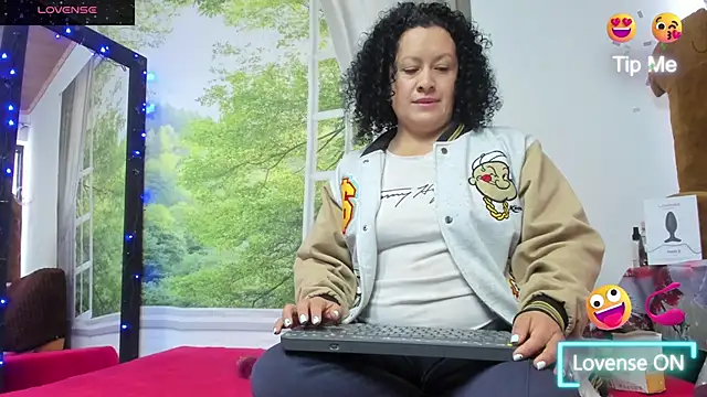 Snapshot of nikool32 chatting on November 12, 2025, 12:20 pm nikool32 online show from November 12, 2025, 12:20 pm