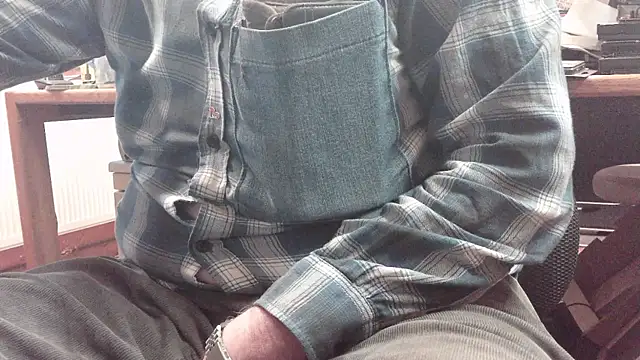 Snapshot of HaraldGermany chatting on October 8, 2025, 4:29 pm HaraldGermany online show from October 8, 2025, 4:29 pm