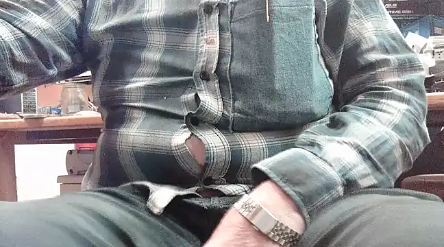 Snapshot of HaraldGermany chatting on March 17, 2025, 6:32 pm HaraldGermany online show from March 17, 2025, 6:32 pm