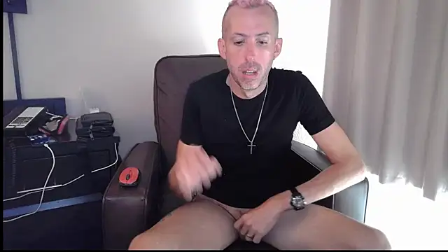 smokenstrokex online show from May 17, 2026, 2:50 pm