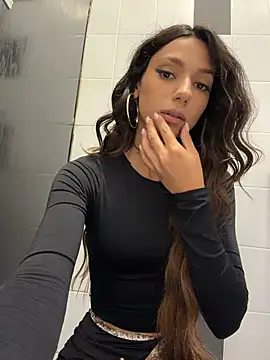  MiaQueen  online show from July 30, 2026, 9:25 pm