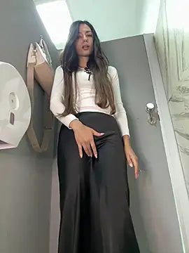  MiaQueen  online show from June 14, 2026, 9:38 pm