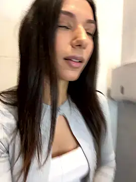  MiaQueen  online show from January 7, 2026, 10:59 pm