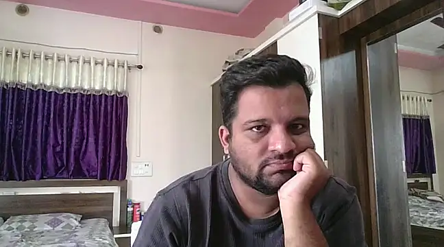Snapshot of dhruv_love chatting on February 6, 2025, 8:18 am dhruv love online show from February 6, 2025, 8:18 am